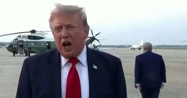 “Запасний Трамп” наробив галасу: кого помітили біля літака президента США