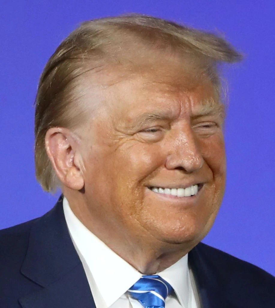 Трамп розповів, як пожежники несли його після 11 вересня, але журналісти не знайшли доказів
